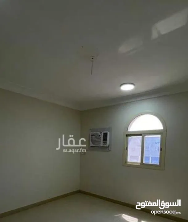شقة للايجار   الرياض حي الملقا  تتكون الشقه من غرفه نوم رئيسية + صاله +مطبخ مفتوح على الصاله +دورت م