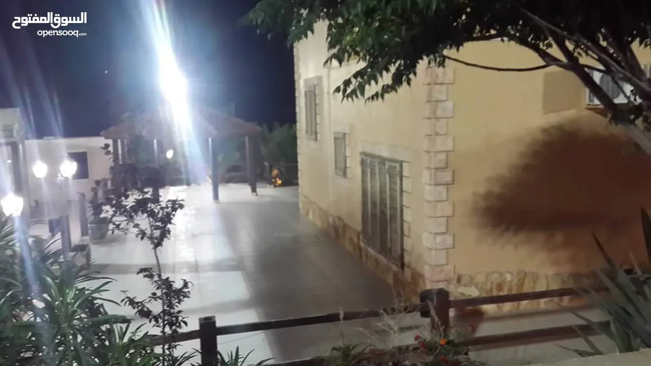 للبيع شاليه السلط حوض الخيمه التحته مساحة الارض4 دونم مساحة البناء 280 مع بركة سباحه السعر 140الف