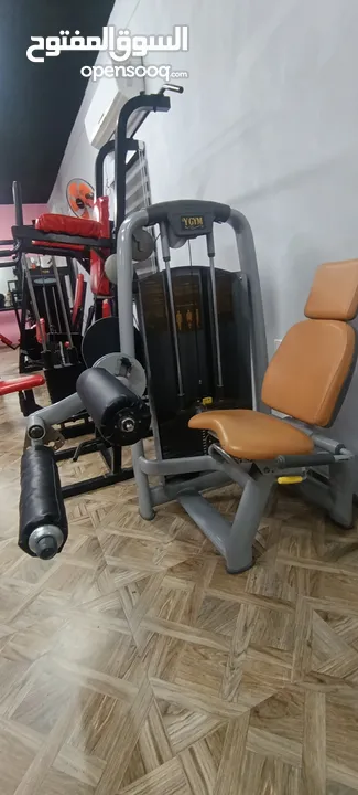 نادي كامل للبيع