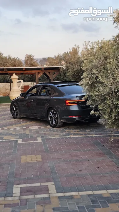 سوبيرب سبورت لاين بلاك اديشن