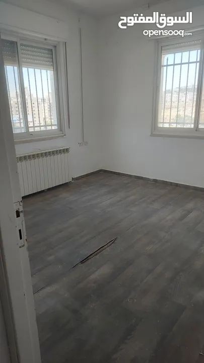 مكتب للايجار في البيره شارع القدس