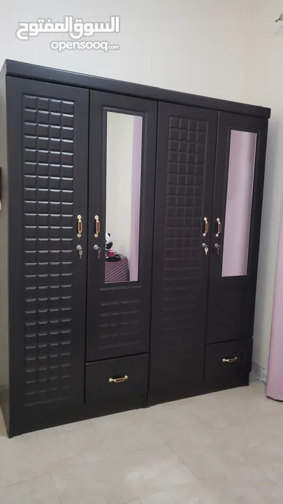 تخت مفرد عدد 2 مع خزانة عدد 2  2 single bed and 2 wardrobe