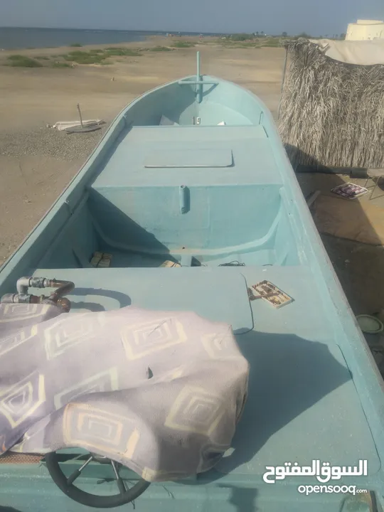 قارب 28مصنع الفيروز مع ملكيه مجدده  بدون مكاين وبدون عربة