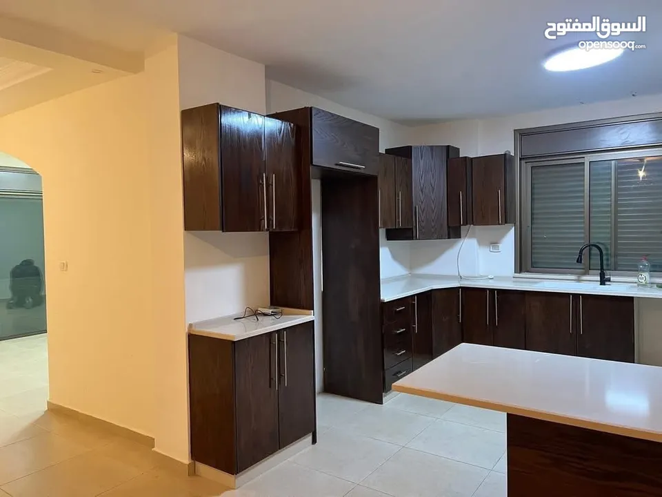 شقه فارغة للايجار في الارسال خلف مطعم kfc وقصر الحمرا