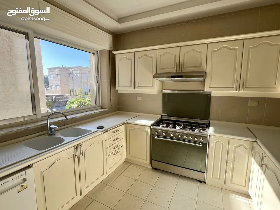 شقه طابق اول من فيلا فارغه للإيجار في دابوق - ref : 14625
