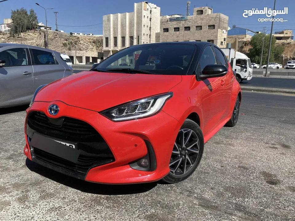 تويوتا يارس هايبرد مميزة Black Edition 2021 للبيع بسعر مغري