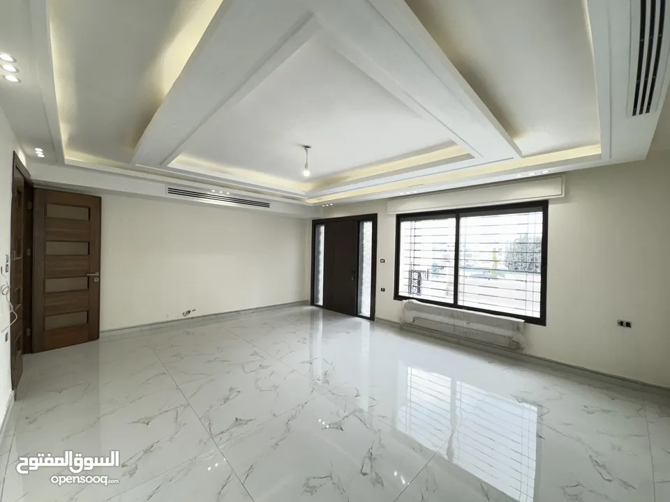 شقة طابق ارضي للبيع مساحة 240م باجمل مناطق خلدا (مشروع 113)