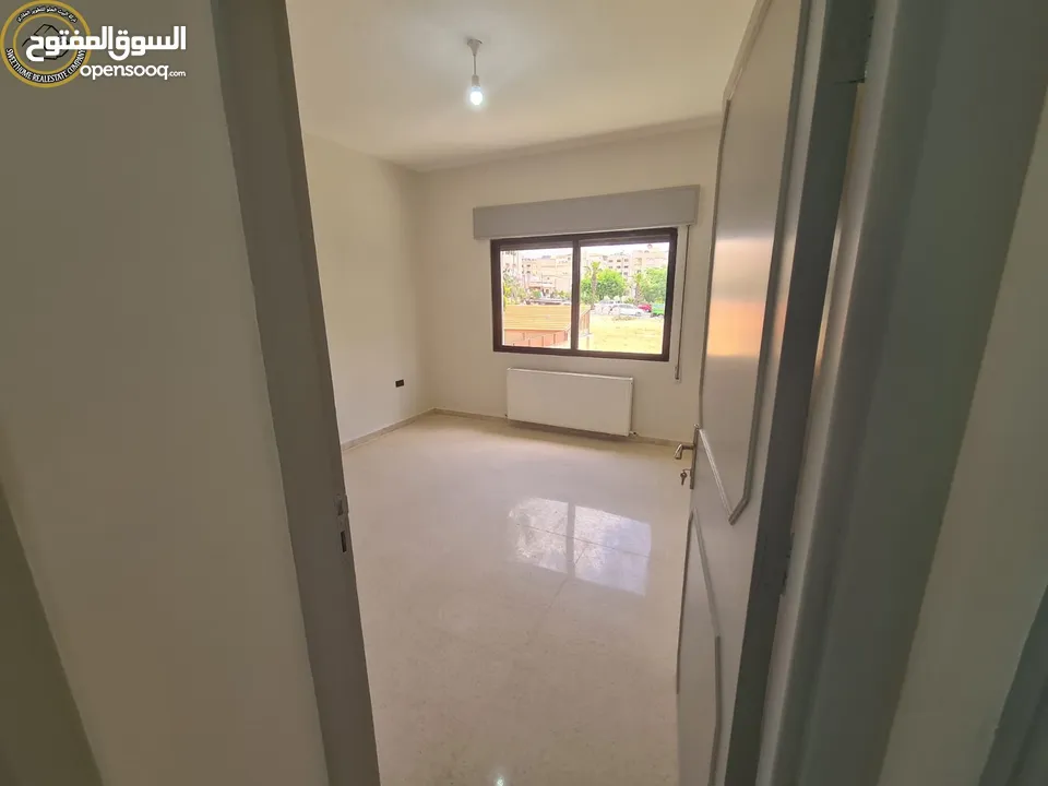 شقة مميزة للبيع في الصويفية - قرب زيت وزعتر طابق اول 150م تشطيب سوبر ديلوكس