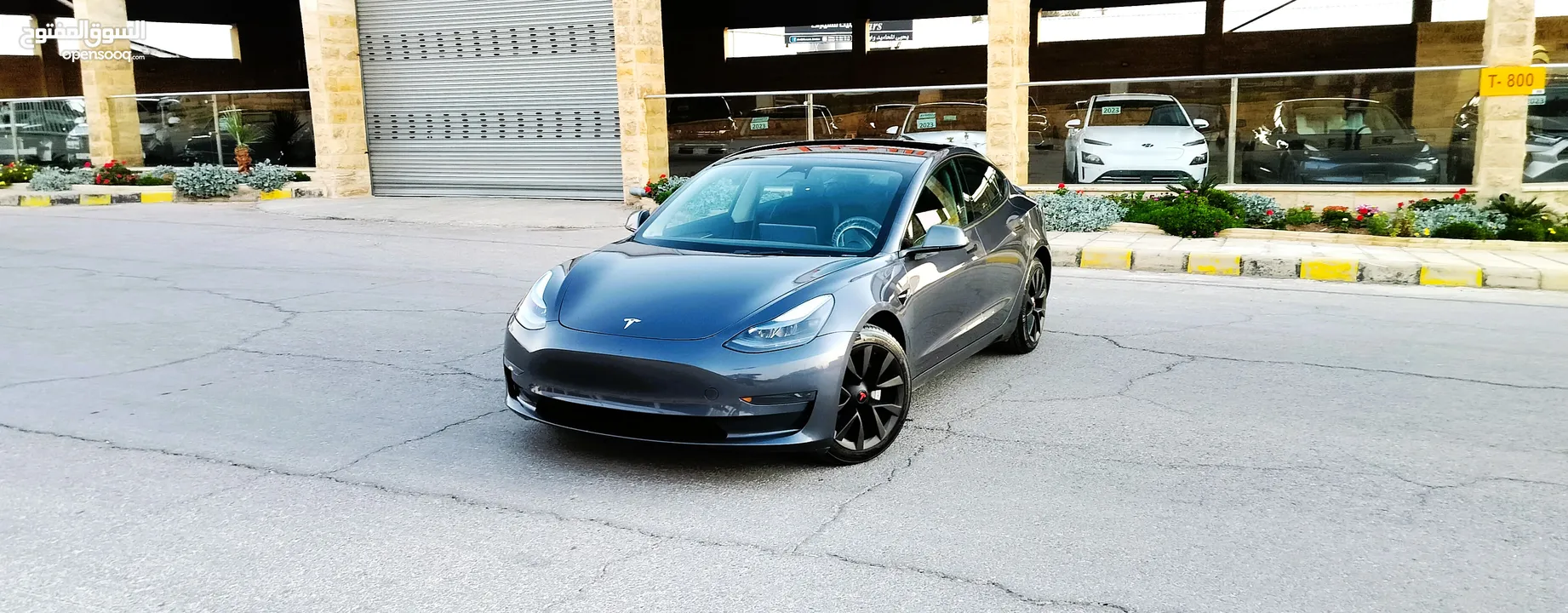 تيسلا 2023 MODEL 3 فحص كامل 4 جـيـد ممشى قليل 20 الف بحالة الوكالة لون فيراني مميز بسعر محرووق ولقطة