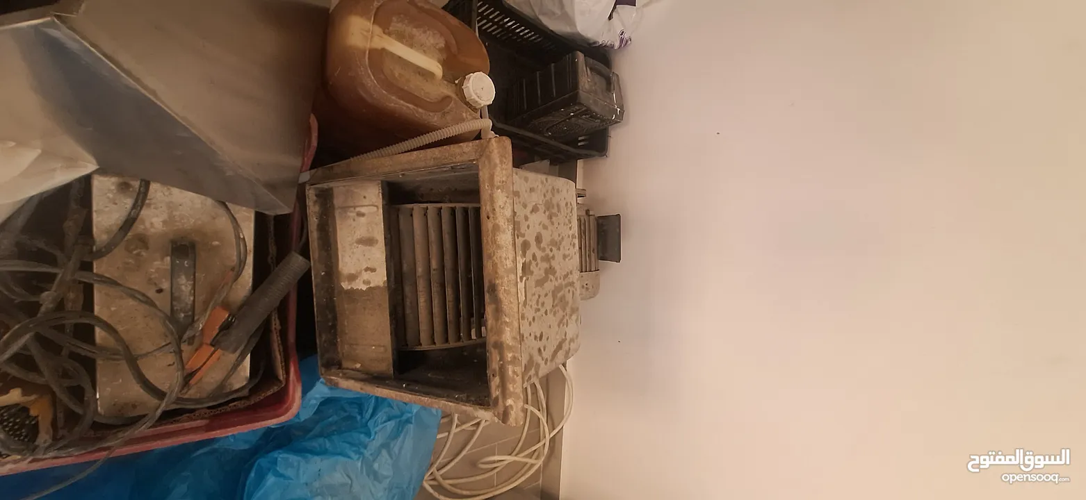 عده مطعم للبيع بالكامل وليس بالتجزئه