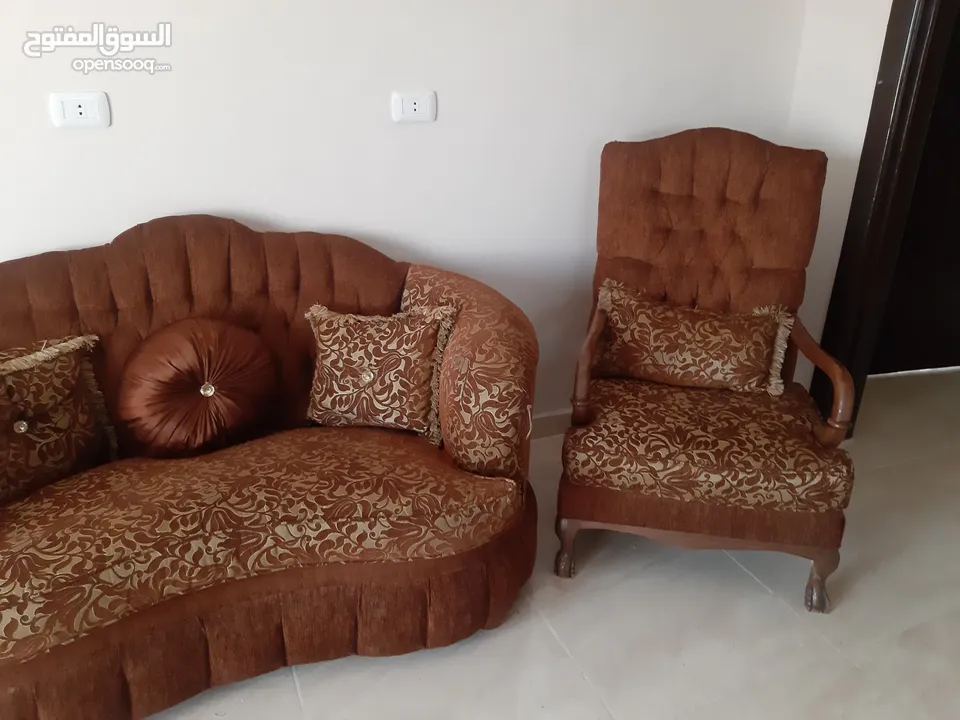 بسعر مغري طقم كنب خشب سويد  ثقيل جدا