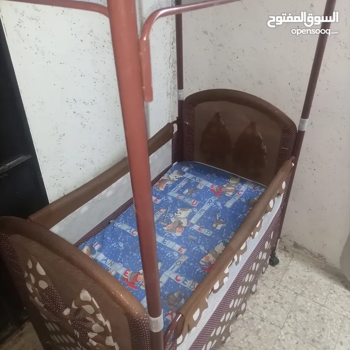 سرير نوم بحاله الوكاله مع عربه متنقله بيتيا و مقعد  سريري