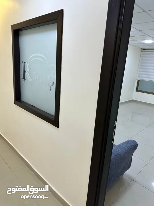 مكاتب فاخرة بمساحات مختلفة للإيجار من المالك مباشرة