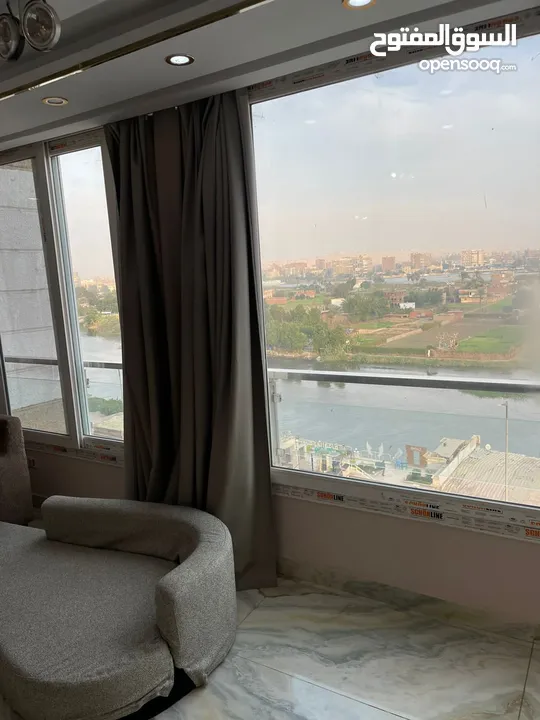 شقة فندقية على النيل مباشر بشارع البحر الاعظم 3 غرف نوم جميع الغرف و الريسبشن تطل على النيل و2 حمام