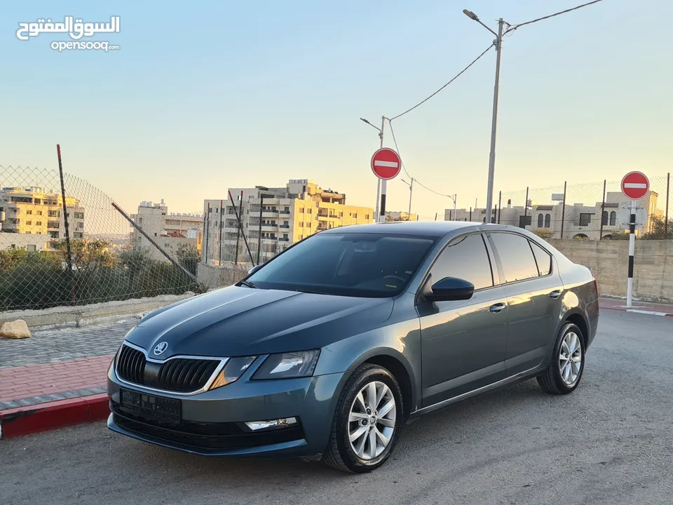 سكودا أوكتافيا موديل 2019 ديزل بقوة 2000 / جير أوتوماتيك  يد أولى 01 / عداد قليل حقيقي