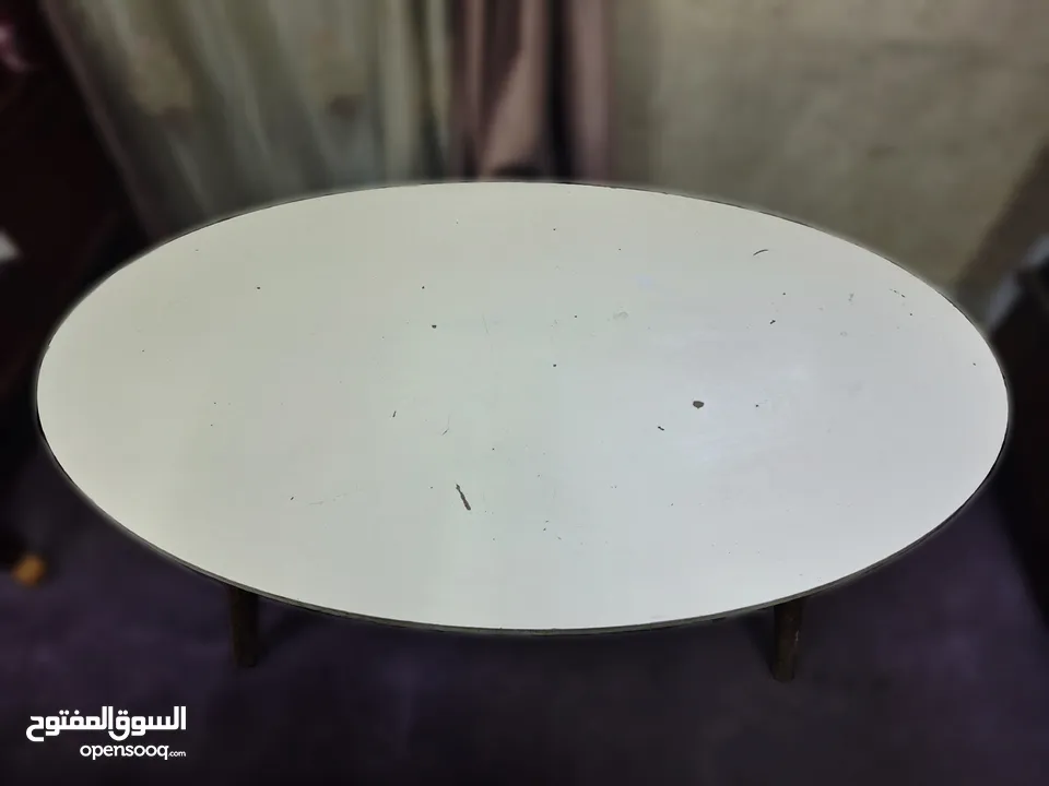طاولة وسط بحالة ممتازة 10 دنانير