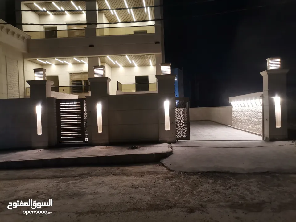 شقق 170م+205م للبيع على شارع البترا شرق اربد مول قراند وكازيه الرجوب