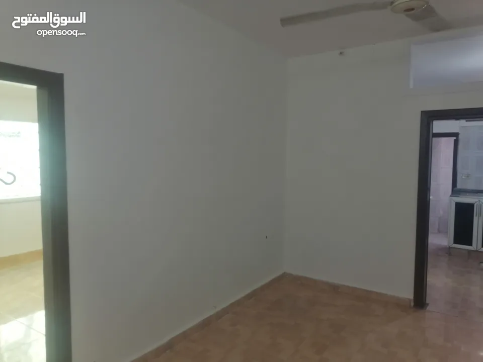 شقه ديلوكس في عرجان طابق أول مع مصعد أجمل موقع وكل الخدماااااااات