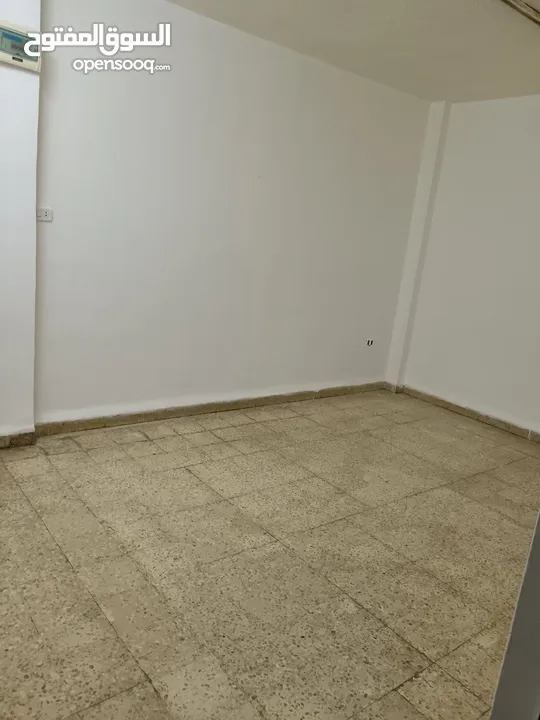 عمارة ثلاث طوابق للبيع في المنارة بسعر لقطة
