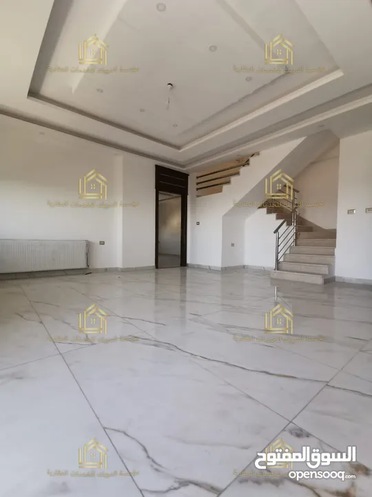 شقة دوبلكس ثالث مع روف جديد لم يسكن في أرقى واجمل مناطق خلدا