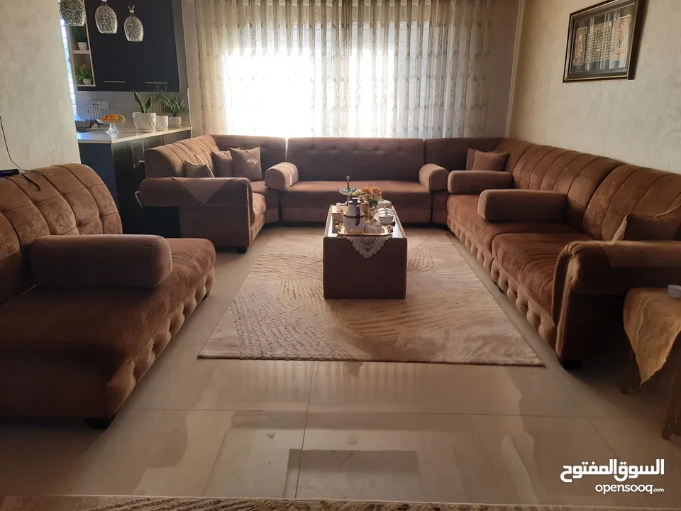 كورنر كبير للبيع