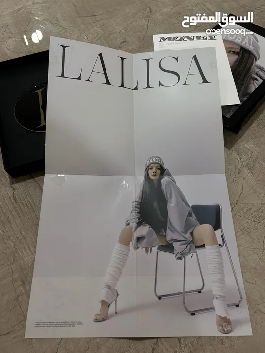 البوم بلاكبينك ليسا(LALISA) بحالة جديدة مع بوستر من جهتين وفوتوكارد اصلية  وبوستكارد وphoto book