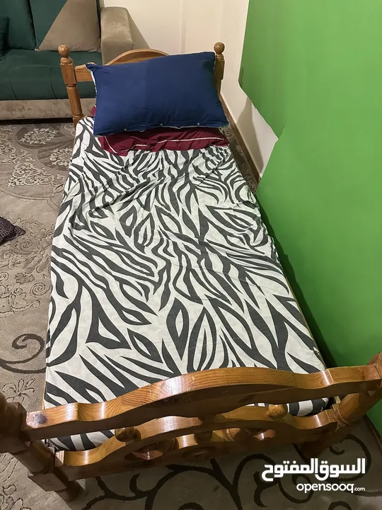 سرير مفرد بحالة ممتازة