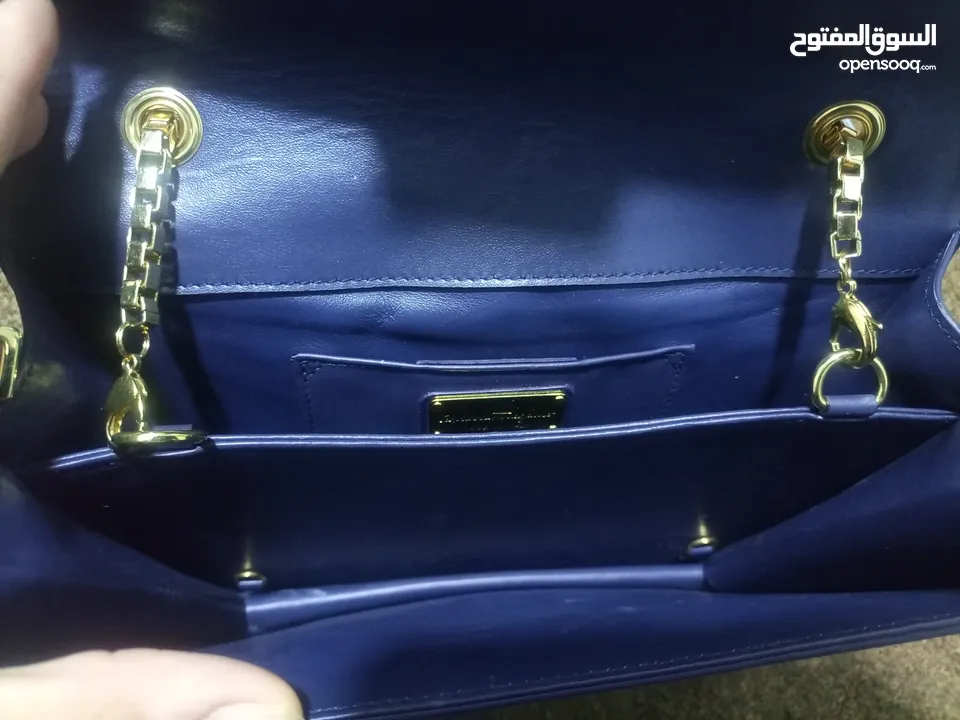 Salvatore Ferragamo bag made of soft leather, made in Italy  حقيبة سلفاتوري فيراغامو مصنوعة من الجلد