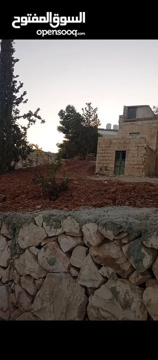 ارض مع بيت صغير في قرية الشواورة للبيع  تصنيف الف واصلها جميع الخدمات مصورة ومسكرة الارض مساحتتا 800