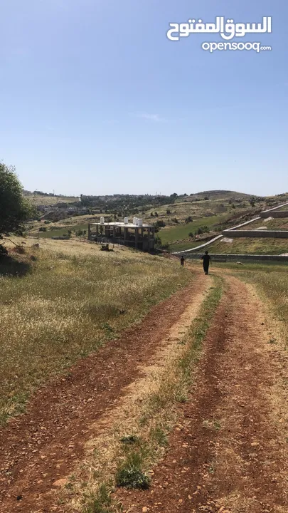 منزل مع حديقة فواكه 3 غرف صاله مجلس بلكون مطبخ مجهز مواقف سيارات المنزل اول ساكن