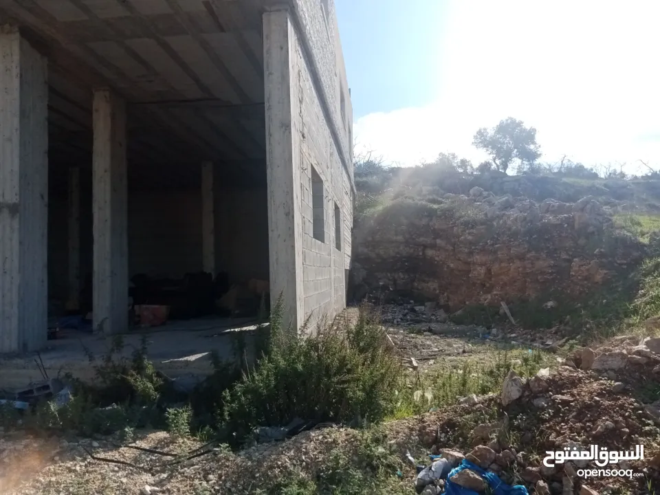 محلات للايجار بين قرية تل صوره على شارع مزفت 10 متر