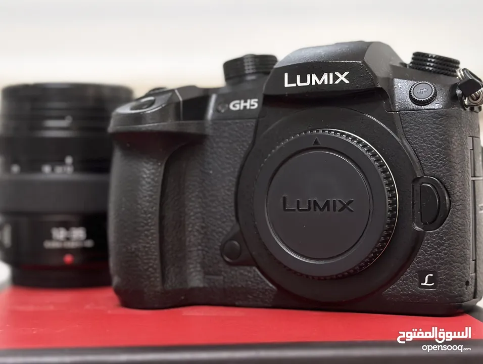 للبيع كاميرا : Panasonic lumix GH5 4K عدسة :  Panasonic 12-35 f2.8 II