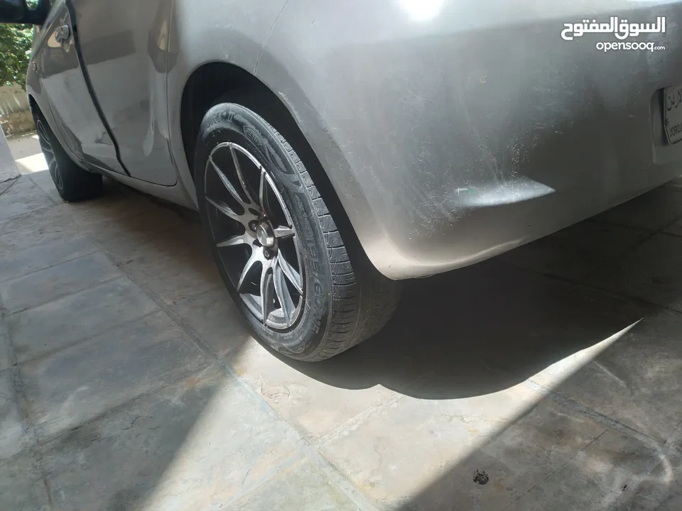 جنط نضيف مع كوشوك نضيف للبيع 4 براغي محير قريب و بعيد 150