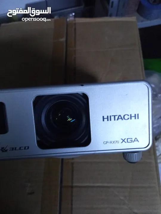 بروجكتر هيتاشيVGA موديلcpRx70....2000لومنس به مدخلAV.......VGA