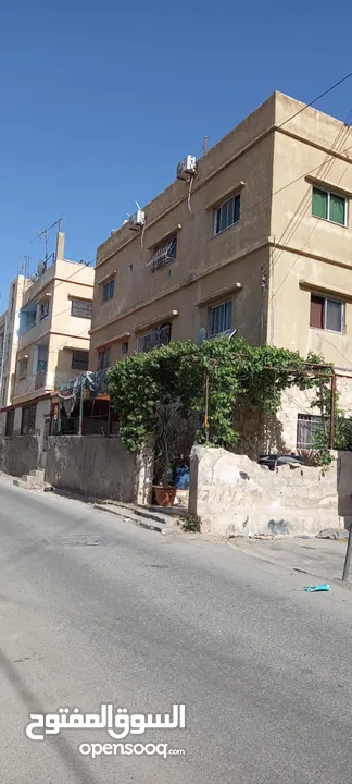 عمارة للبيع في الزرقاء الجديدة شارع 16 مكونة من ثلاث طوابق