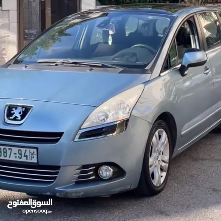 سيارة بيجو 5008
