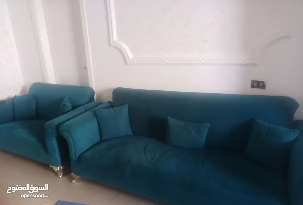 طقمين كنب للبيع بحاله جيده  سعر الطقمين 120دينار