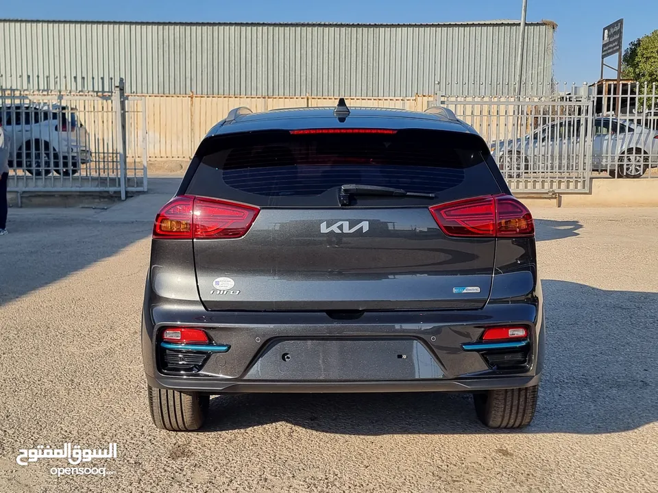 كيا نيرو 2022 فل مع فتحة بحالة الوكالة 7جيد