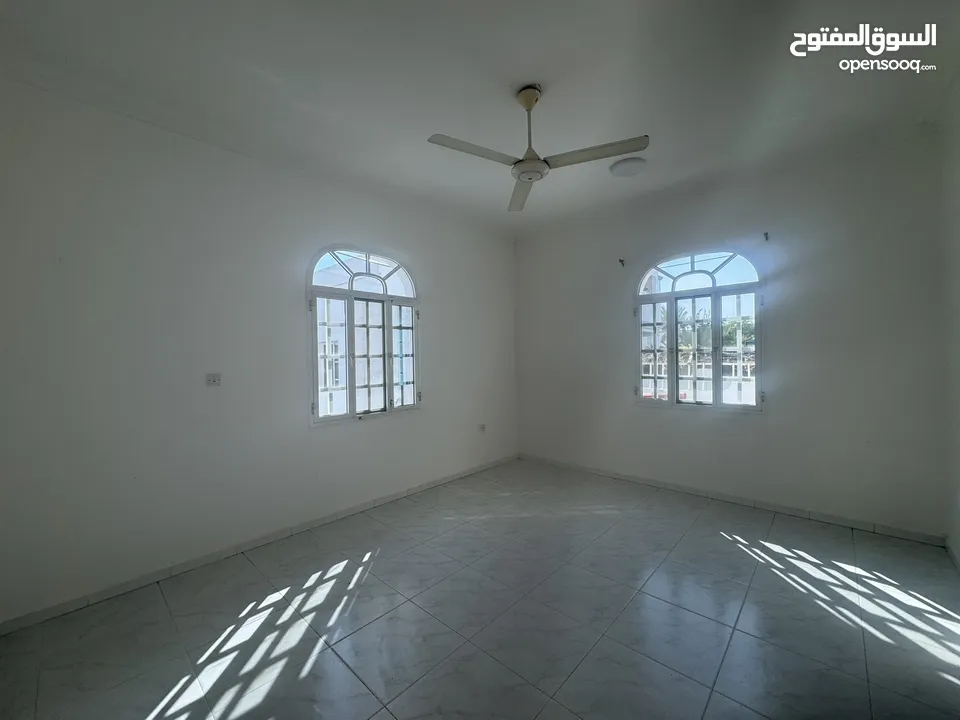 Very nice villa 5 bhk for rent in azaiba behind soltan center