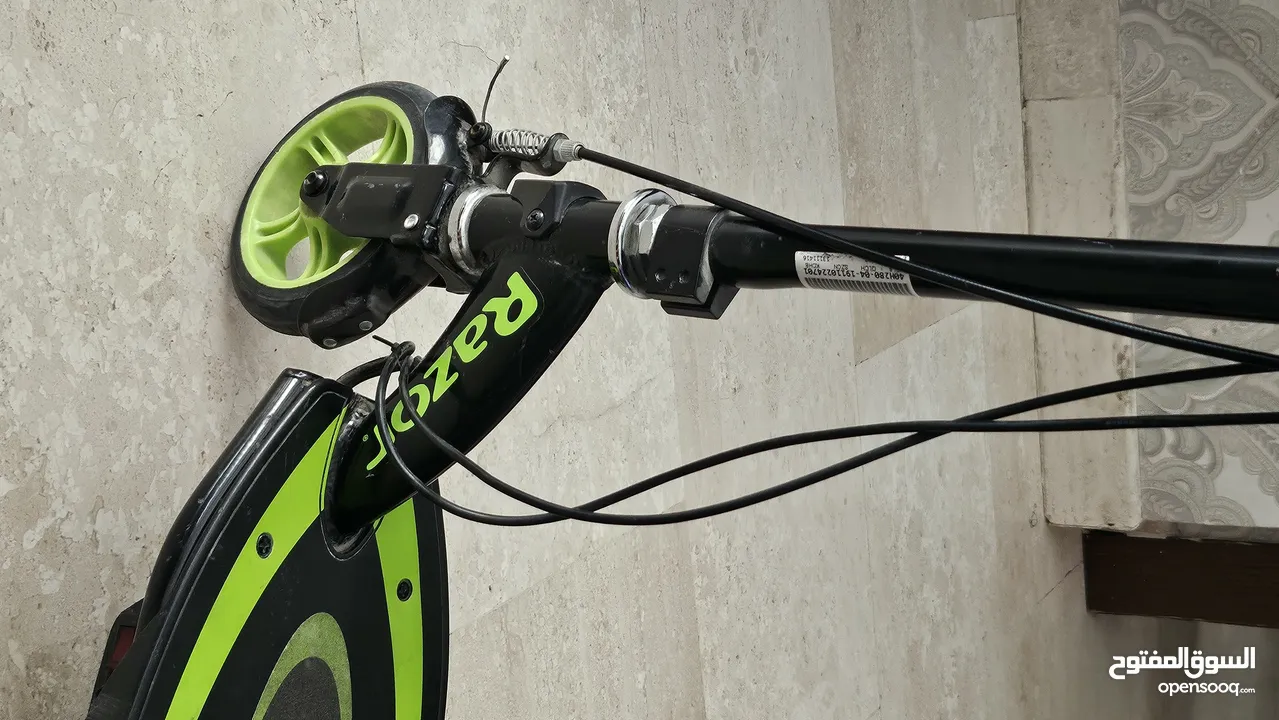 scooter razor سكوتر رايزور امريكي اصلي  لون اسود واخضر  للاطفال
