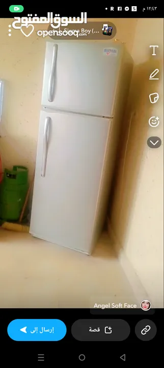 ثلاجه نظيفه ما في شيء ما شاء الله عليها