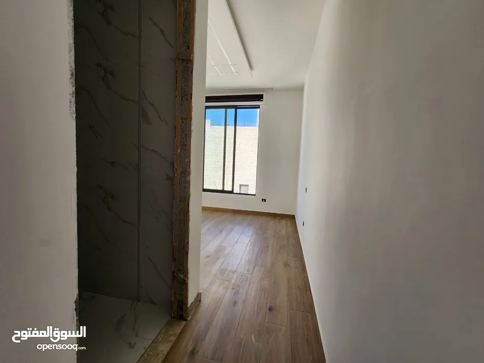 شقة أرضية مميزة في عبدون للبيع بموقع حيوي   الرقم المرجعي : 14199