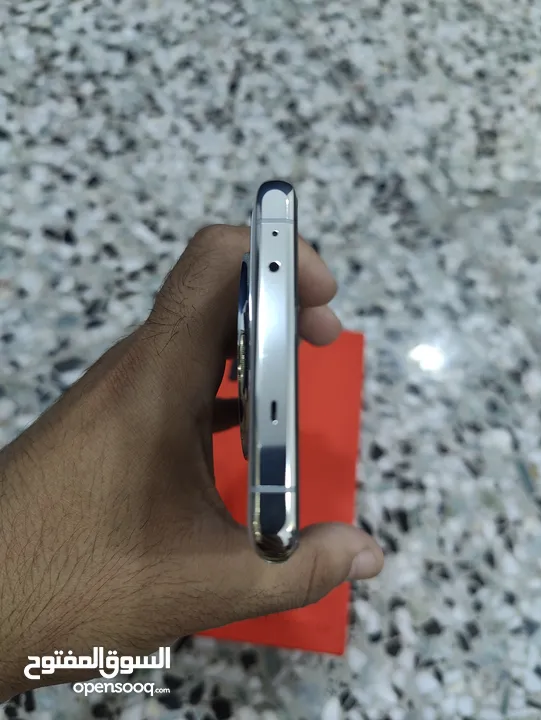 جهاز OnePlus 12 جديد