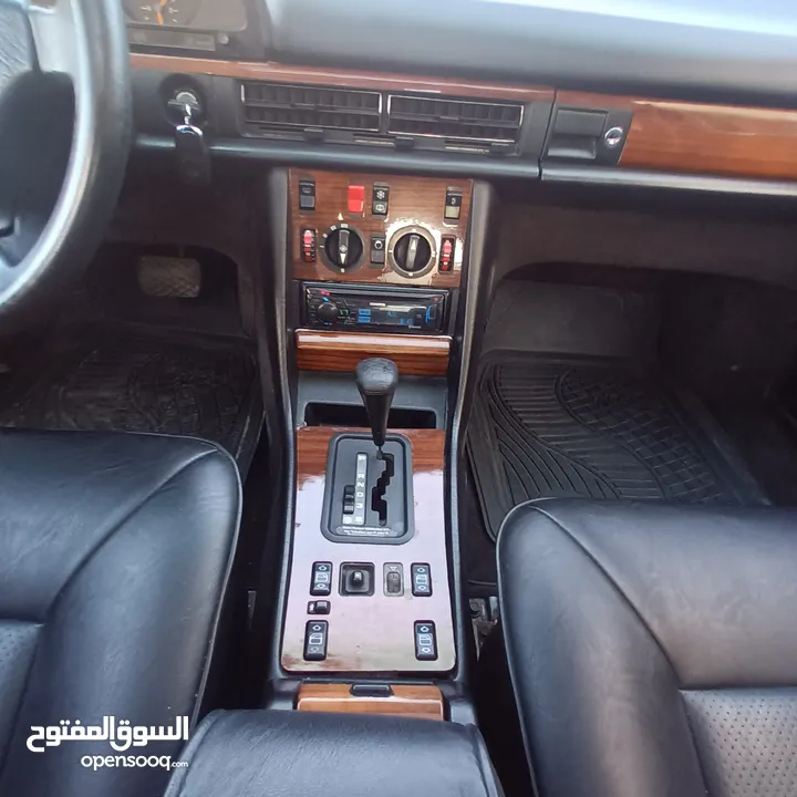 Mercedes  300 SE تب نضافة