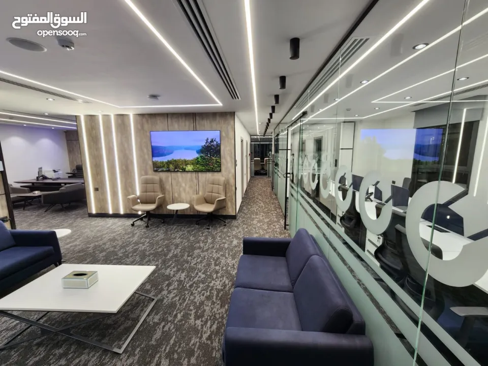 مكتب تجاري فخم للبيع أو الإيجار
