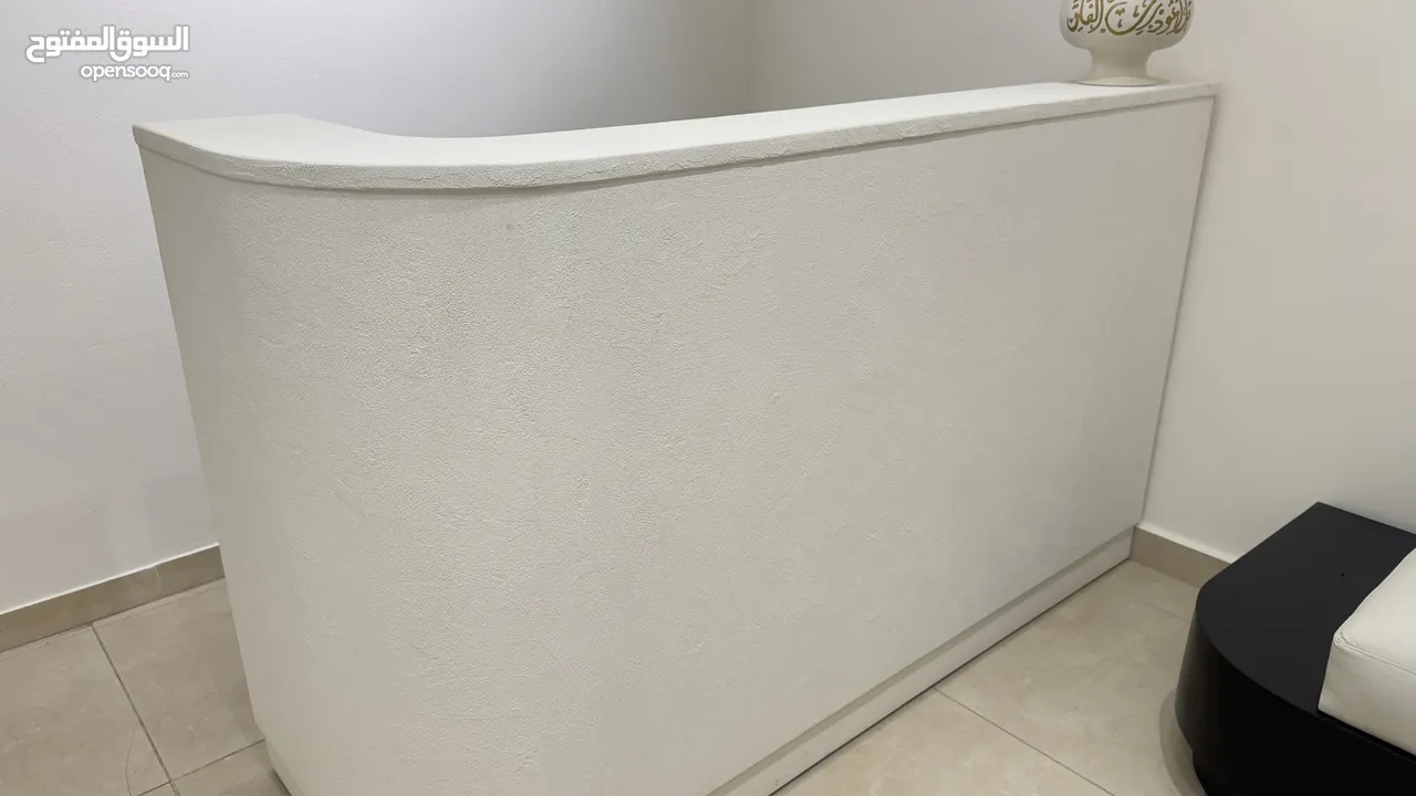 اثاث استراحة ( كورنر انيق جدا مع كاونتر و كرسي)لعيادة او مركز صحي مودرن فاخر جدا و جودة عالية