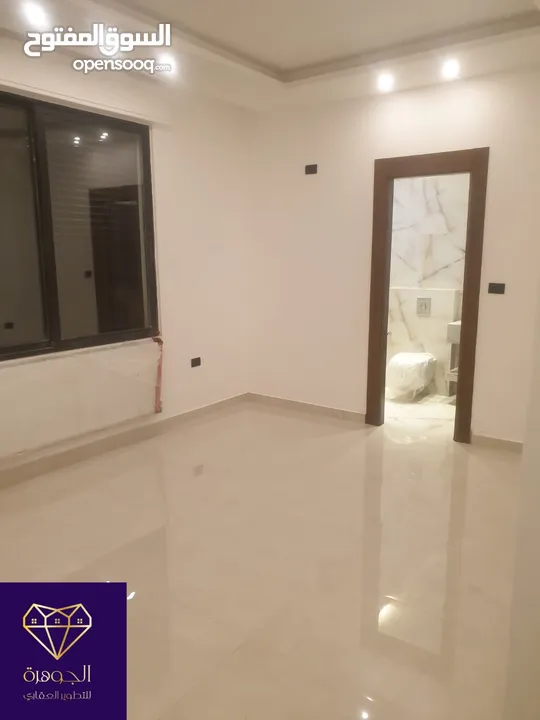طابق اخير مع روف دوبلكس فاخر لم يسكن لقطه وبسعر مغري جدا عرض خاص أرقى مناطق خلدا وام السماق