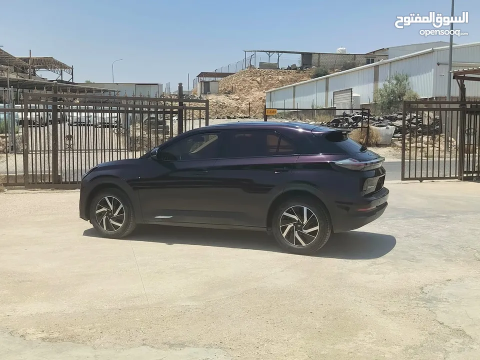 نيتا يو برو 2022 لون باذنجاني حره