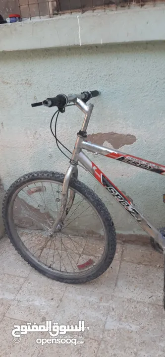 بسكليت جنط 26 بحالة جيدة بحاجة الى سلك برك
