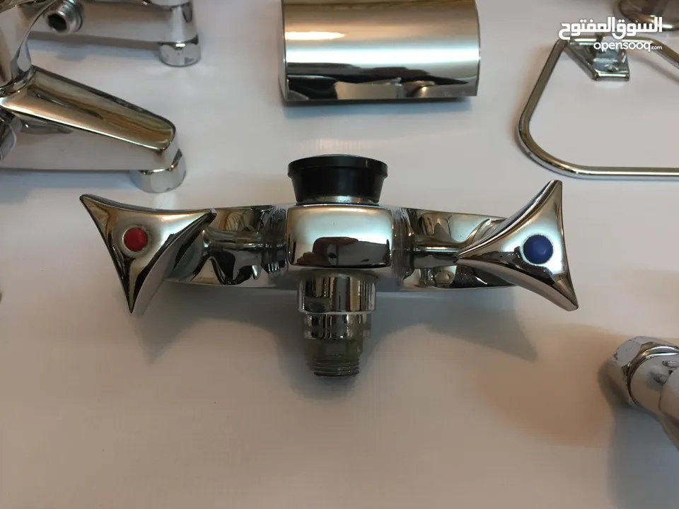 4 بطاريات دوش وحمام GROHE  و  KLUDI  المانيه  واكسوارات .